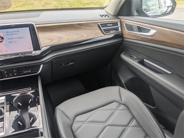 Vehicle image 25 of 29