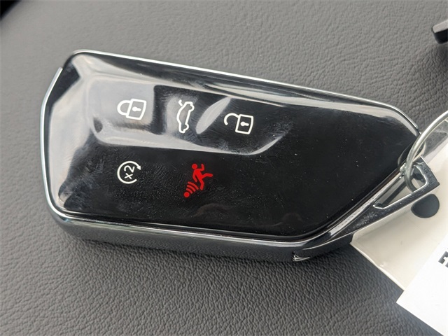 Vehicle image 21 of 29