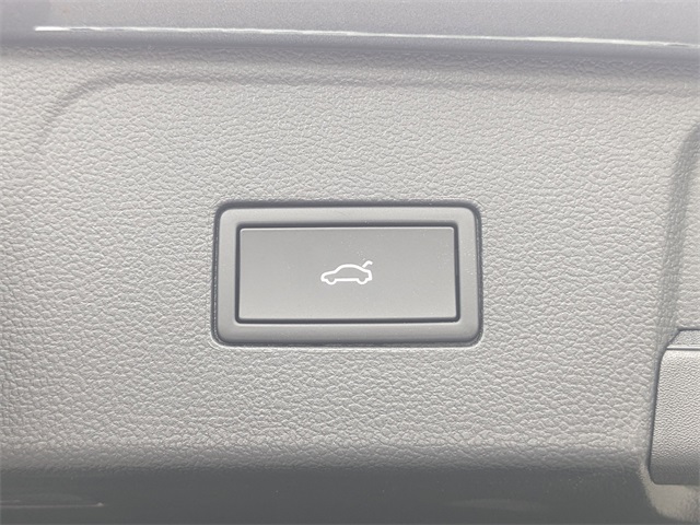 Vehicle image 28 of 29
