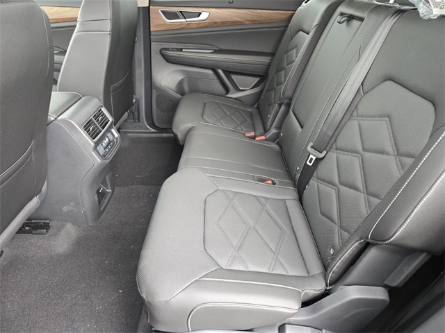 2025 Volkswagen Atlas 2.0T SE Technology Image 7 of 14