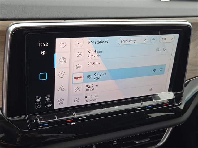 2025 Volkswagen Atlas 2.0T SE Technology Image 10 of 14