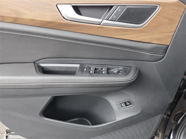 2025 Volkswagen Atlas 2.0T SE Technology Image 13 of 14