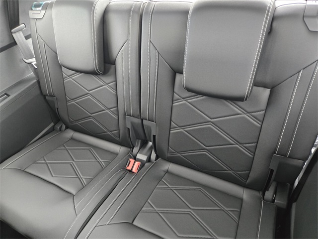 2025 Volkswagen Atlas 2.0T SE Technology Image 6 of 14