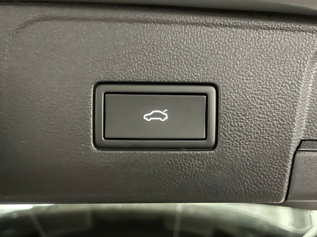 Vehicle image 39 of 42