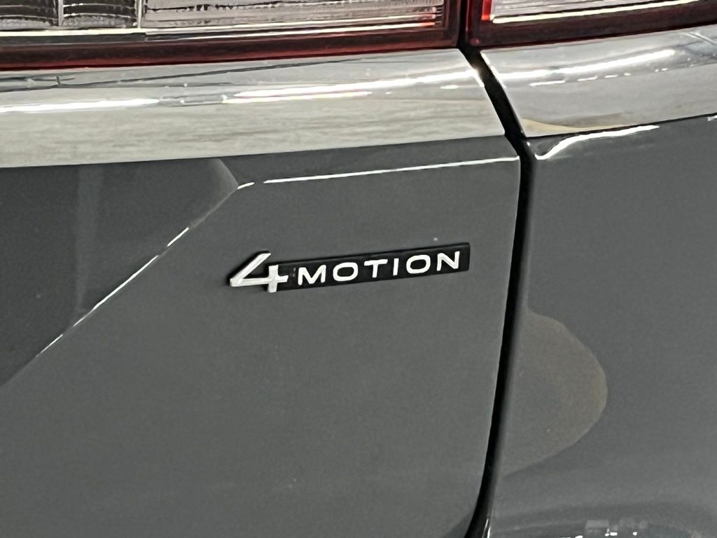 Vehicle image 36 of 42