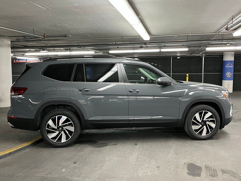 Vehicle image 5 of 42