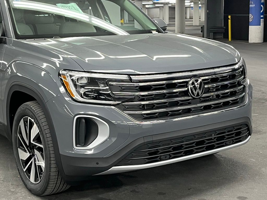 Vehicle image 41 of 42