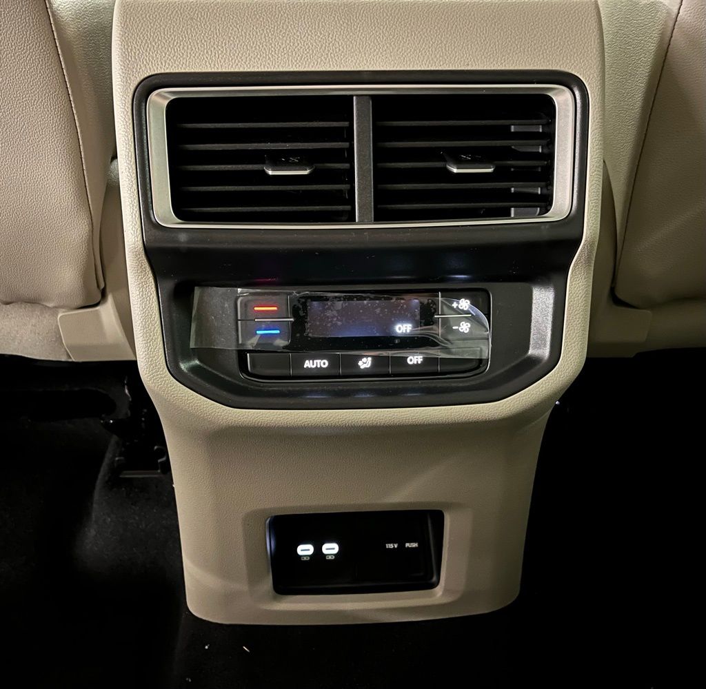 Vehicle image 27 of 42