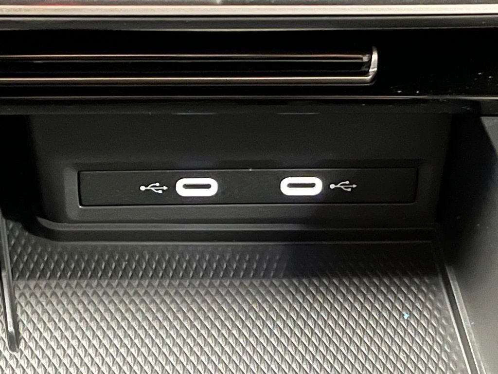 Vehicle image 16 of 42