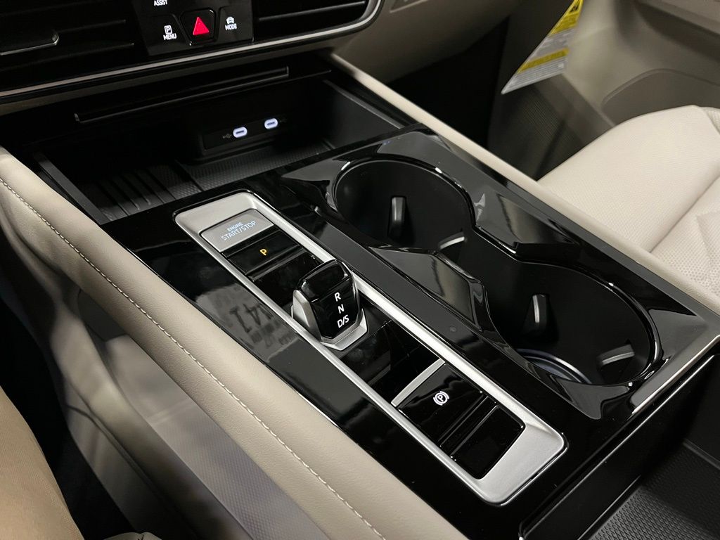 Vehicle image 17 of 42
