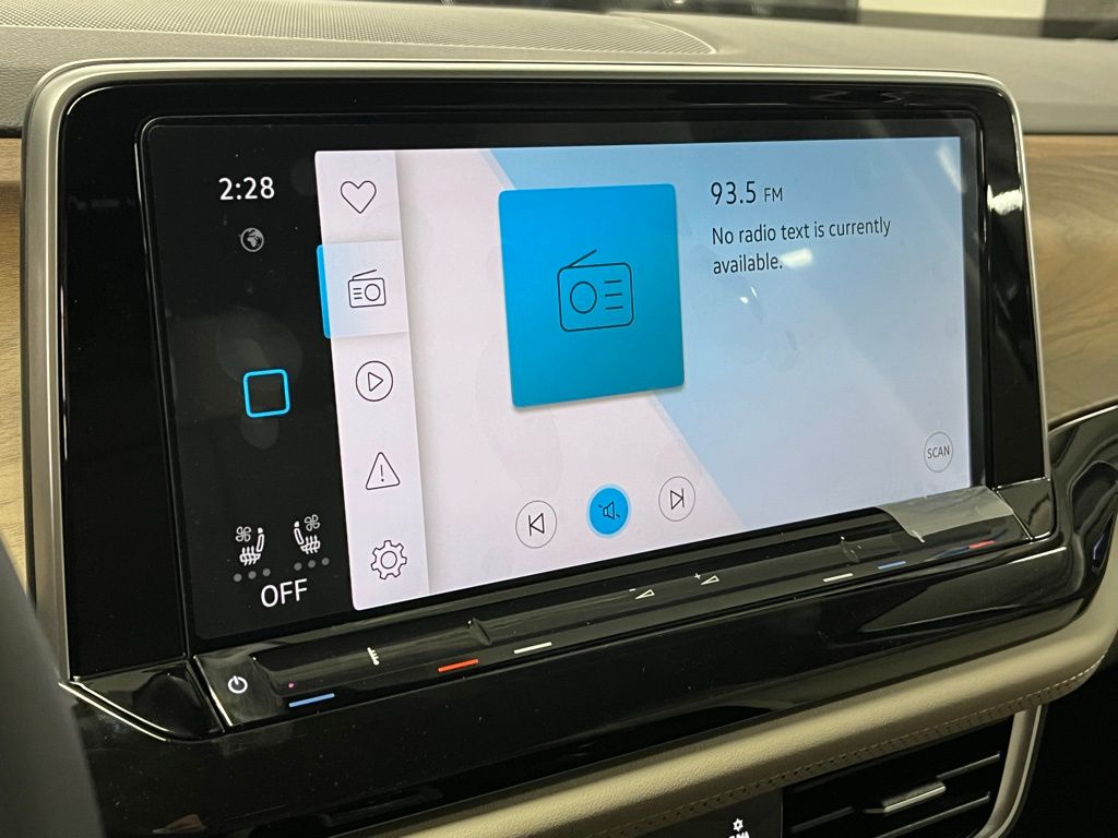 Vehicle image 31 of 42