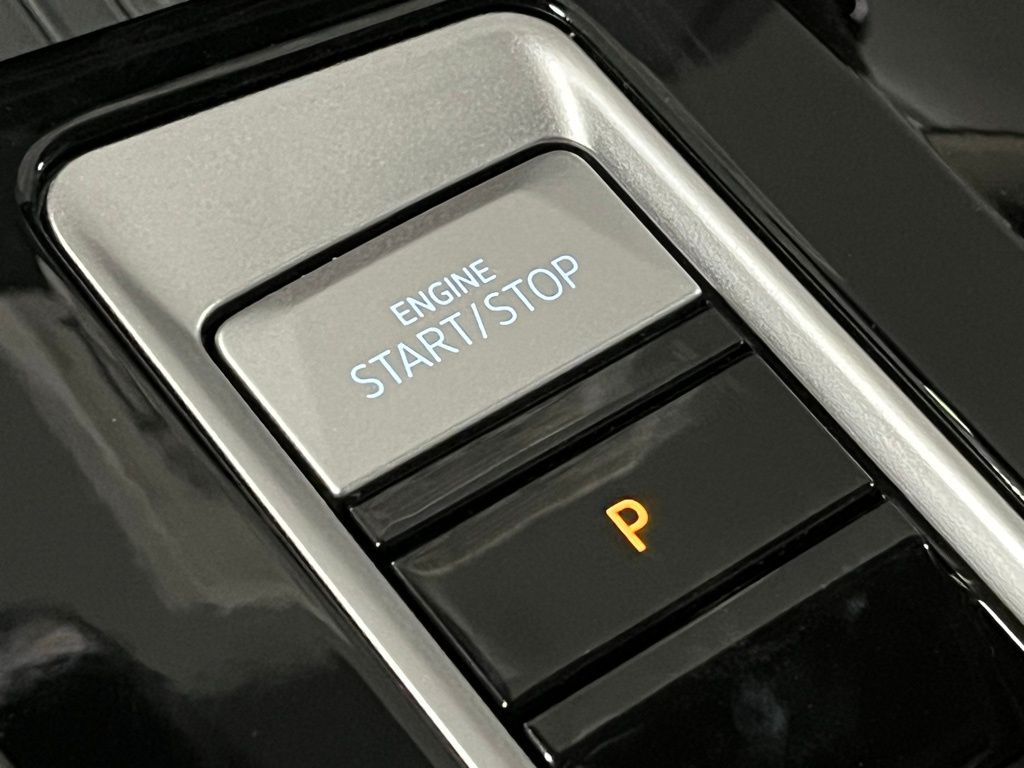 Vehicle image 19 of 42