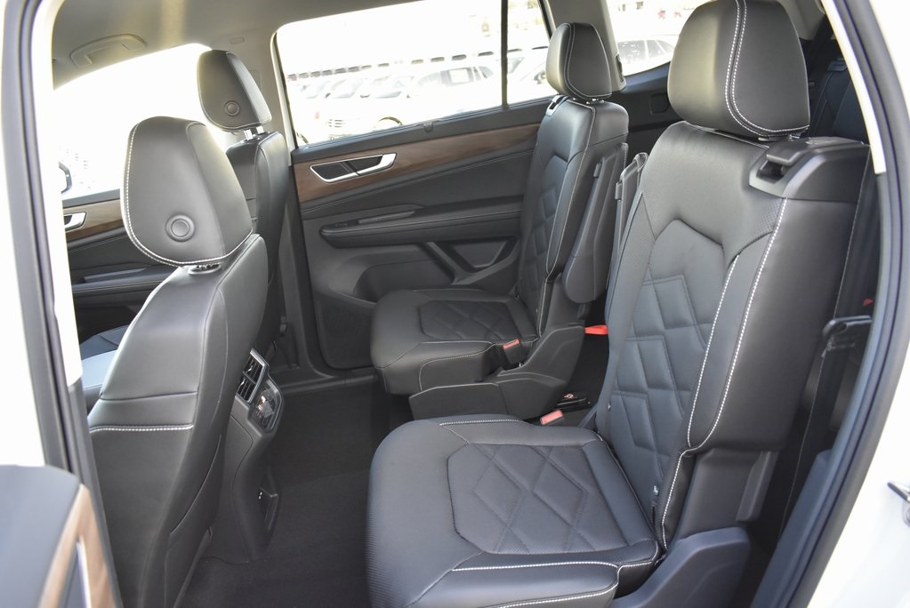 Vehicle image 17 of 20