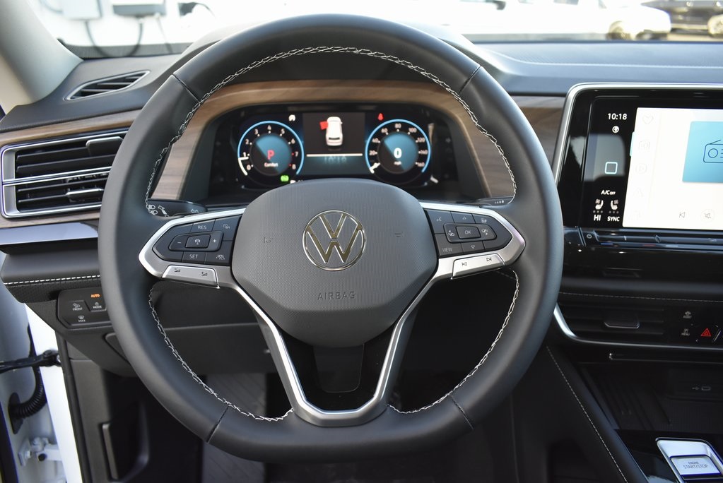 Vehicle image 10 of 20