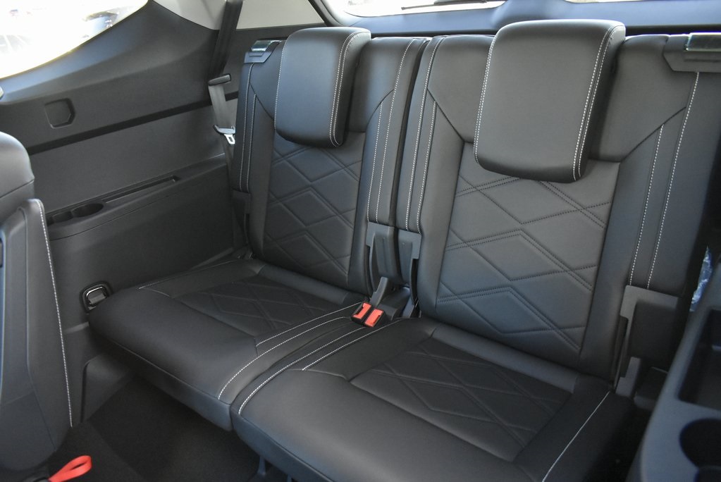 Vehicle image 18 of 20