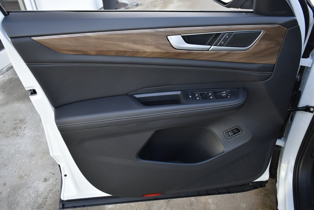 Vehicle image 7 of 20