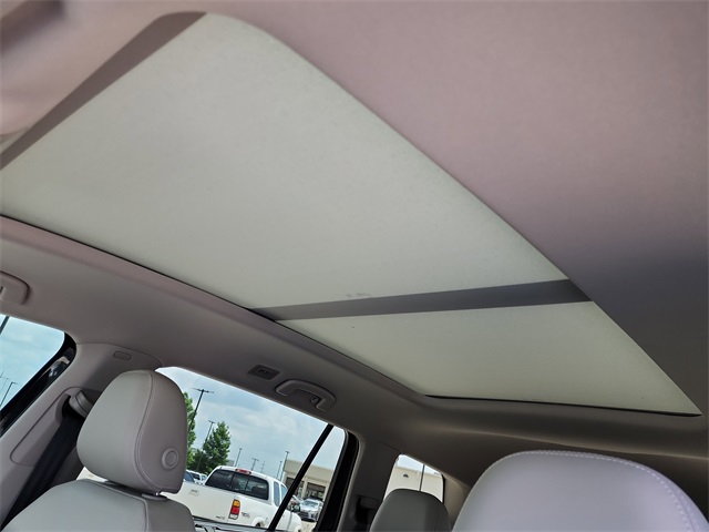Vehicle image 25 of 28