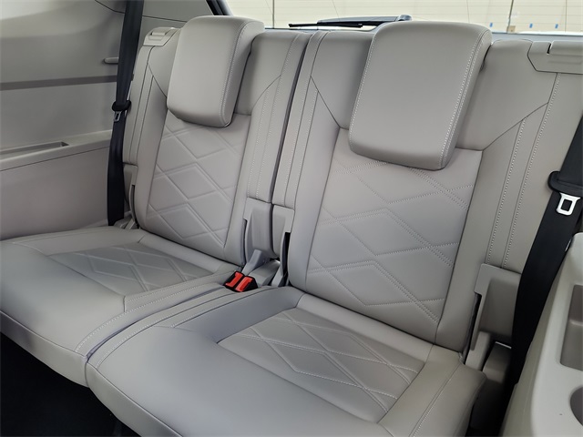 Vehicle image 11 of 28