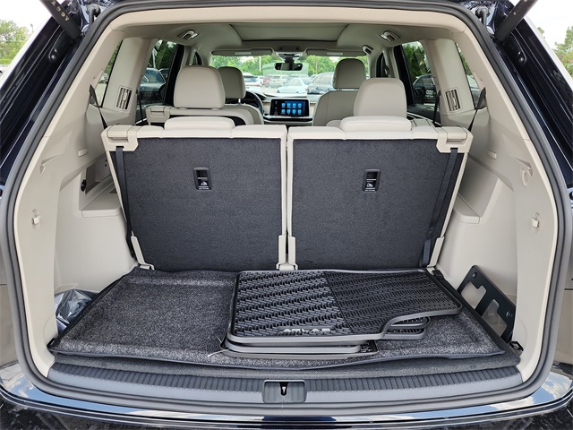 Vehicle image 8 of 28