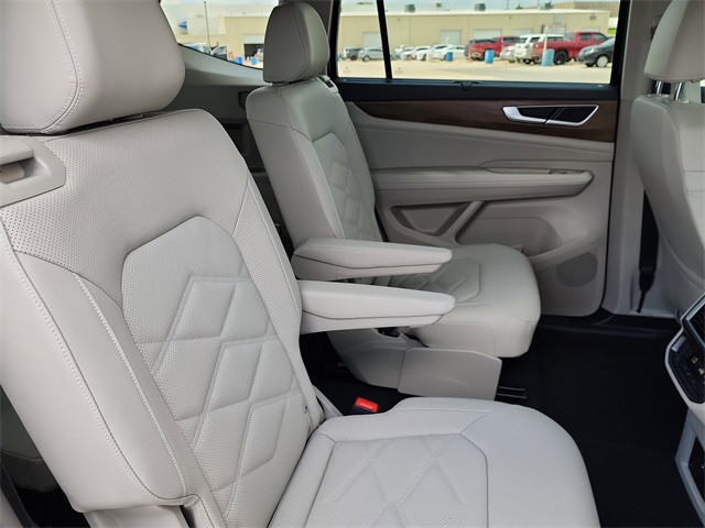 Vehicle image 10 of 28
