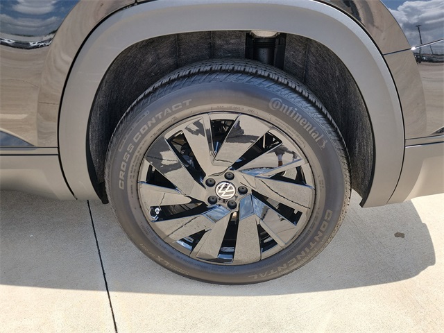 Vehicle image 7 of 28