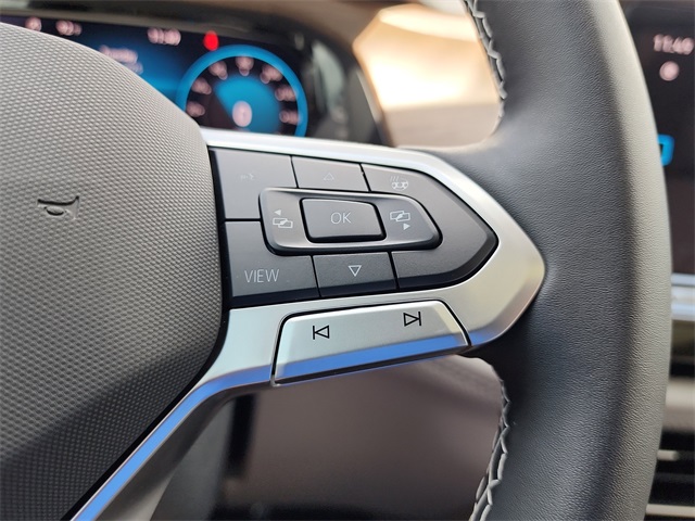 Vehicle image 23 of 28