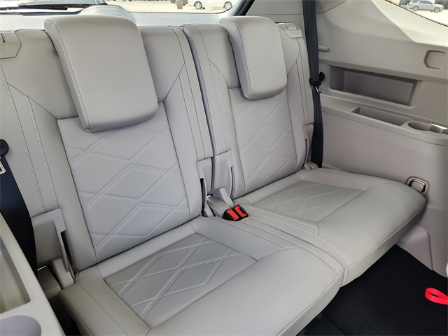 Vehicle image 12 of 28