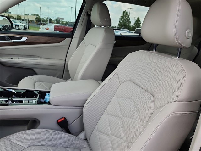 Vehicle image 13 of 28