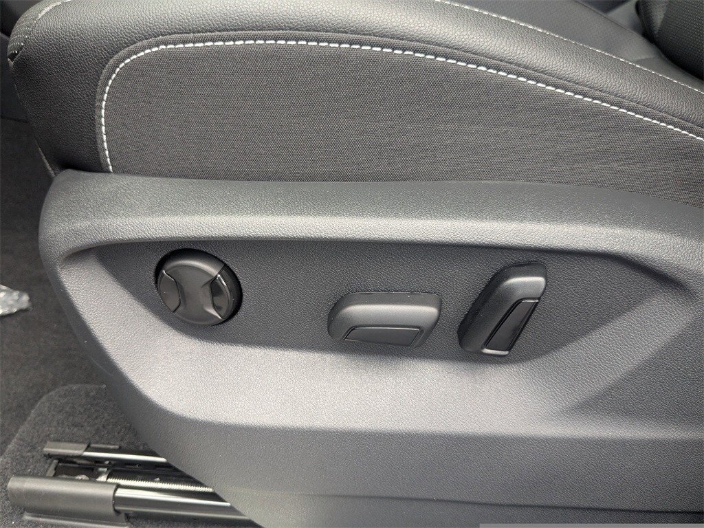 Vehicle image 22 of 36