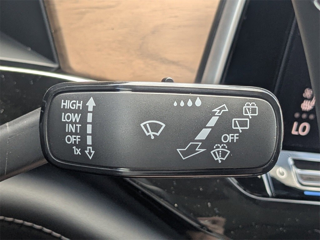 Vehicle image 33 of 36