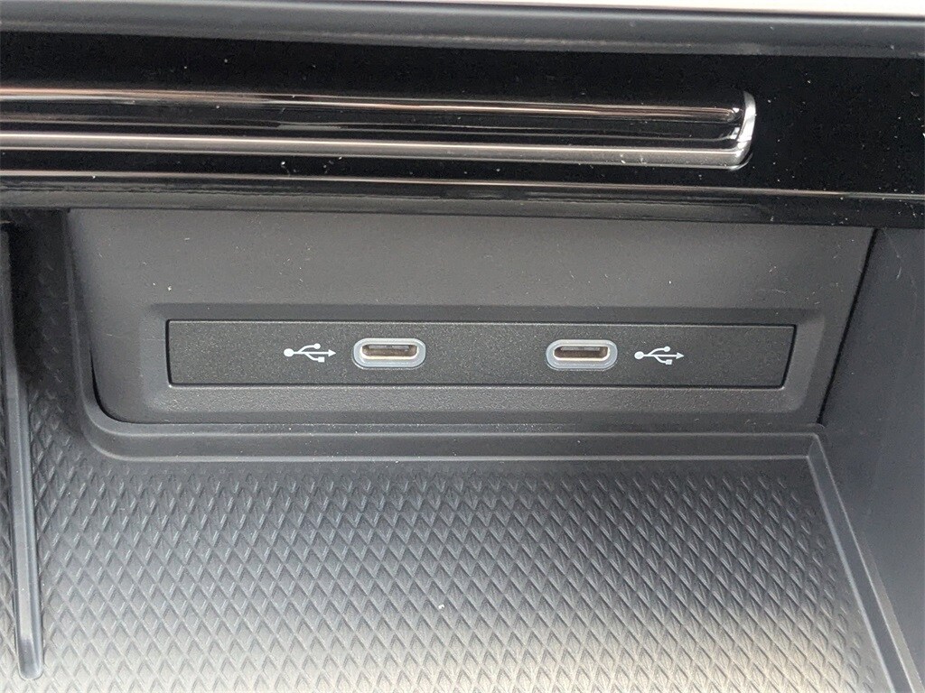 Vehicle image 26 of 36