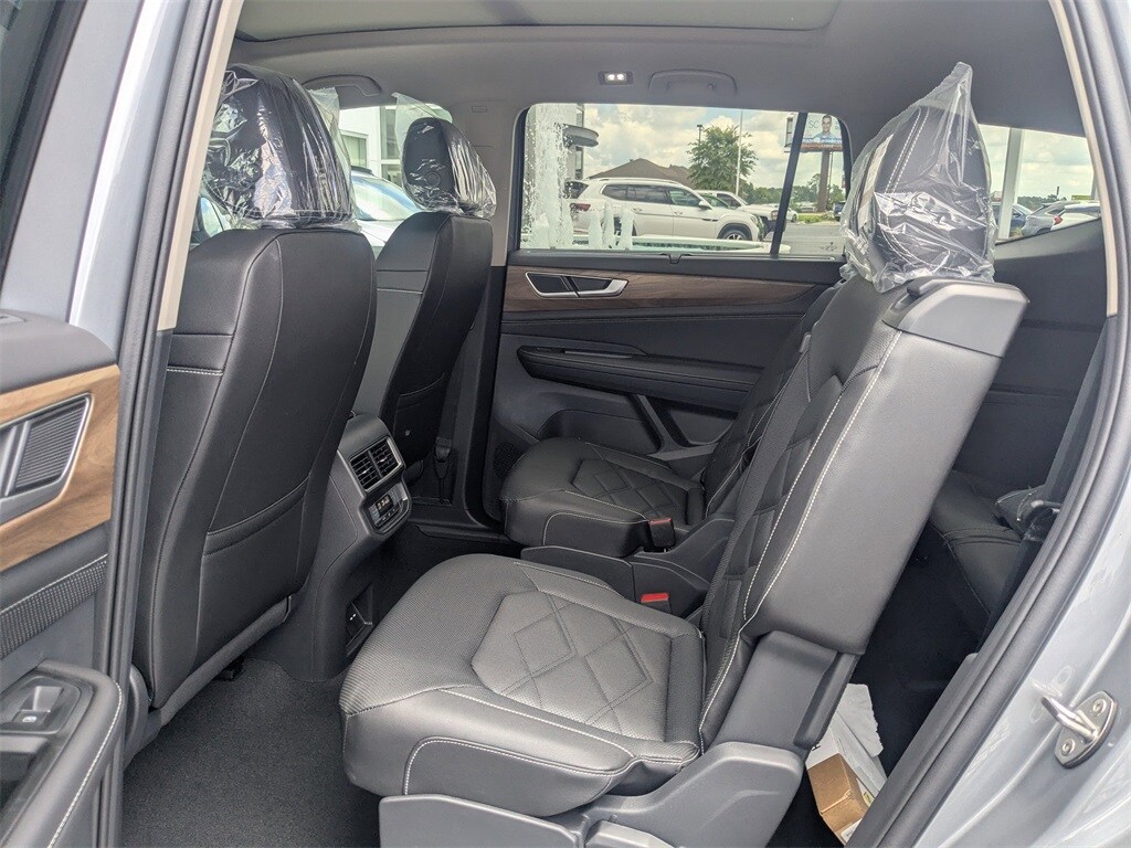Vehicle image 15 of 36