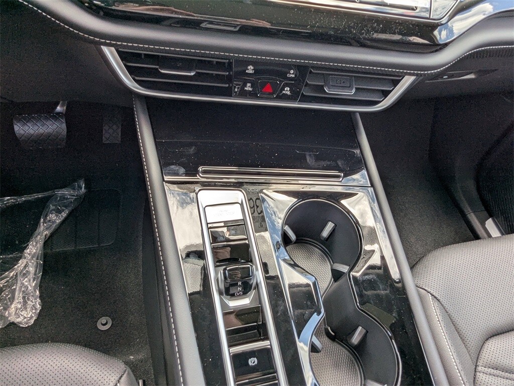 Vehicle image 21 of 36