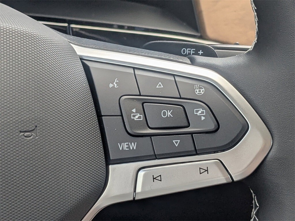 Vehicle image 31 of 36