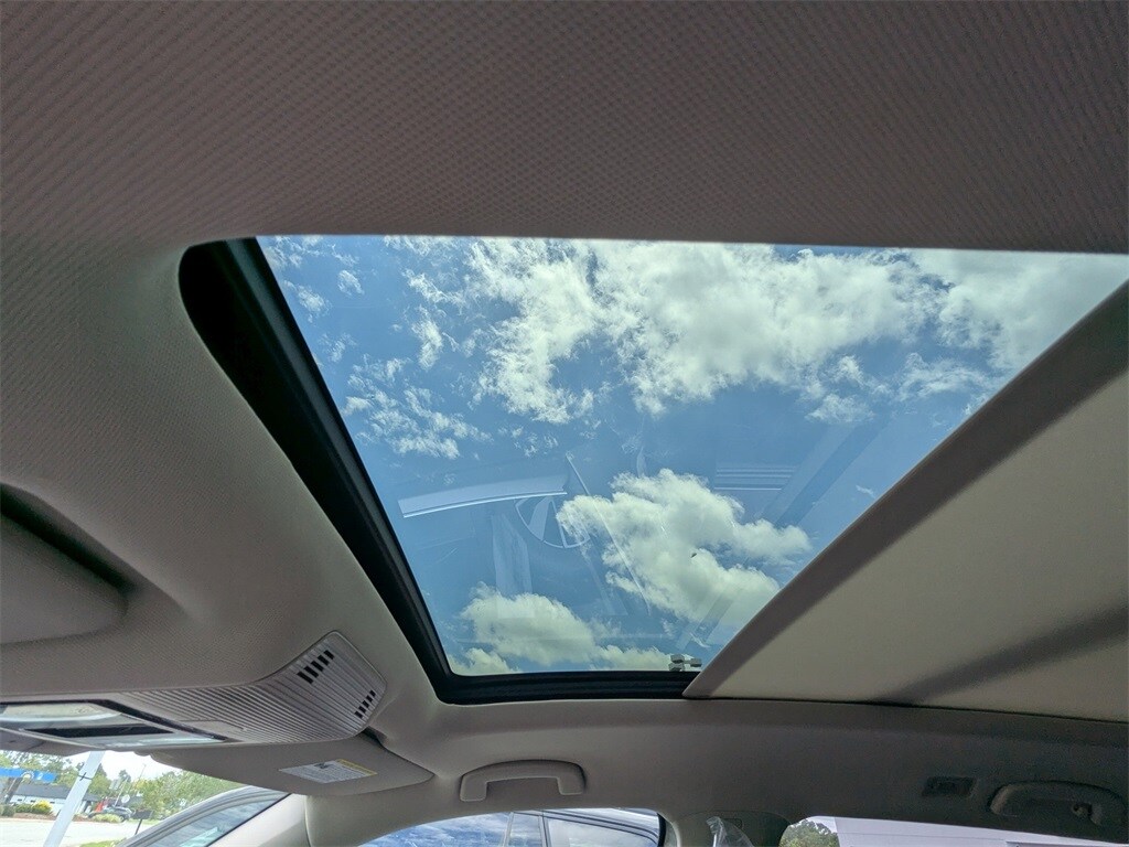Vehicle image 23 of 36