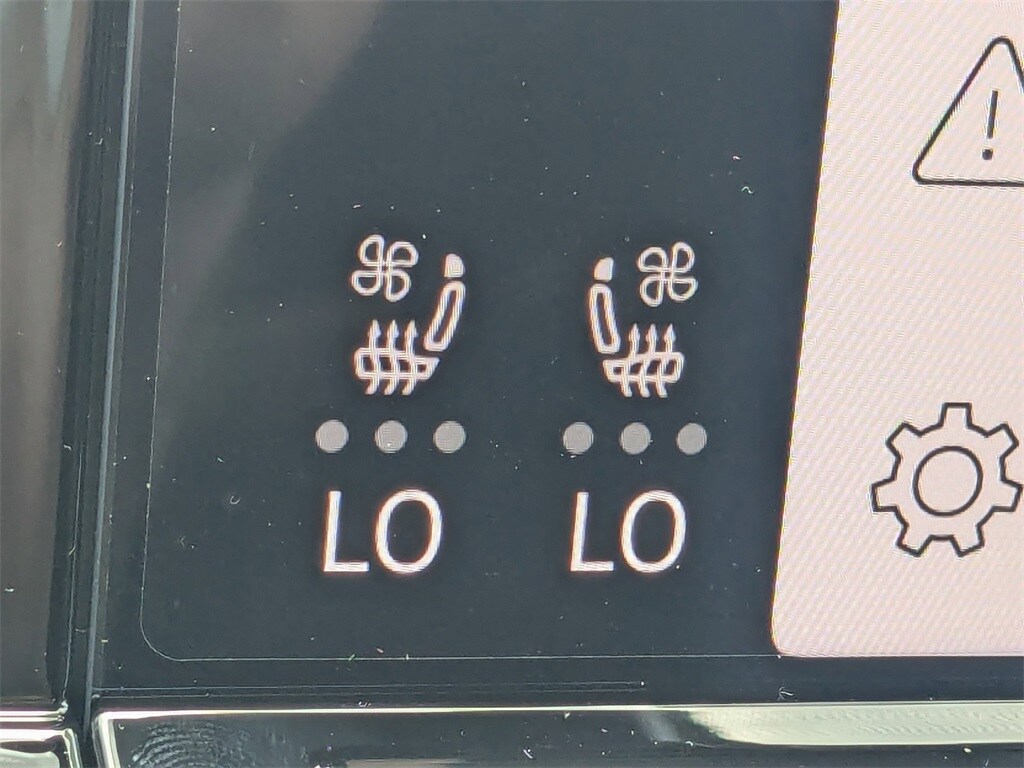 Vehicle image 25 of 36