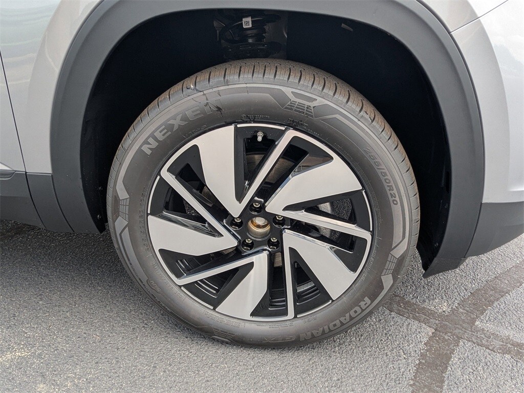 Vehicle image 11 of 36