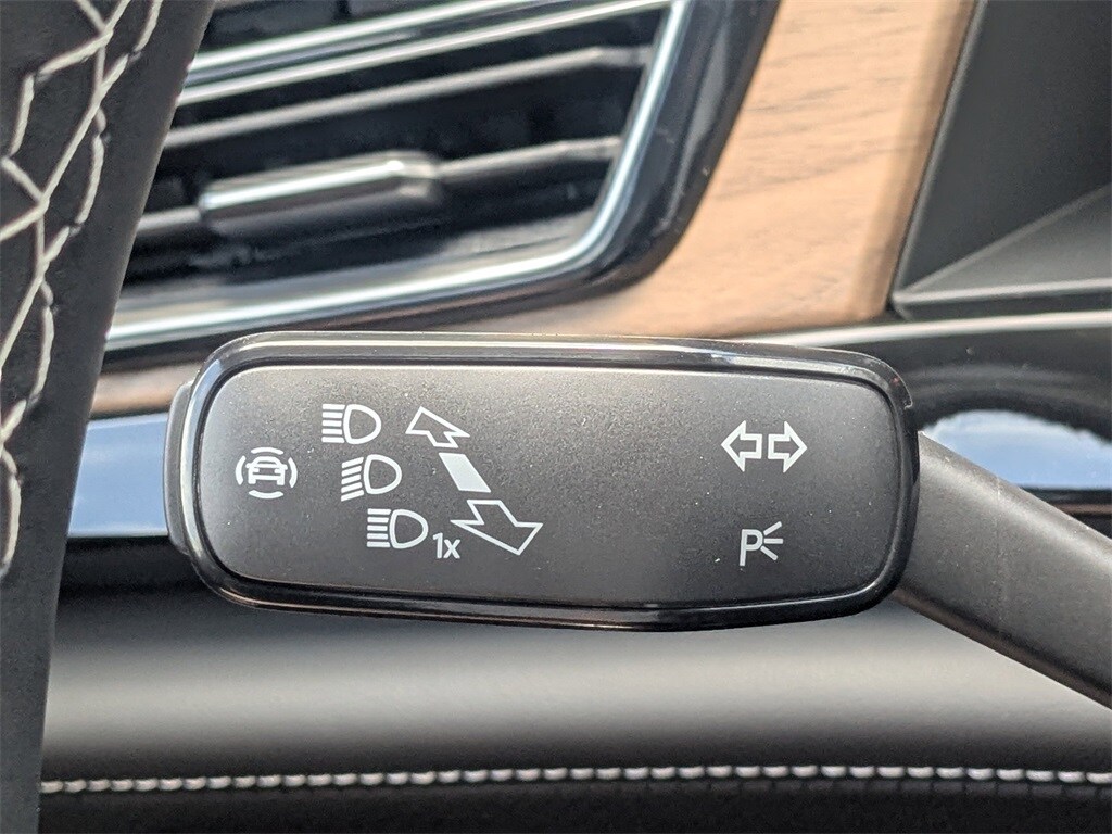 Vehicle image 32 of 36