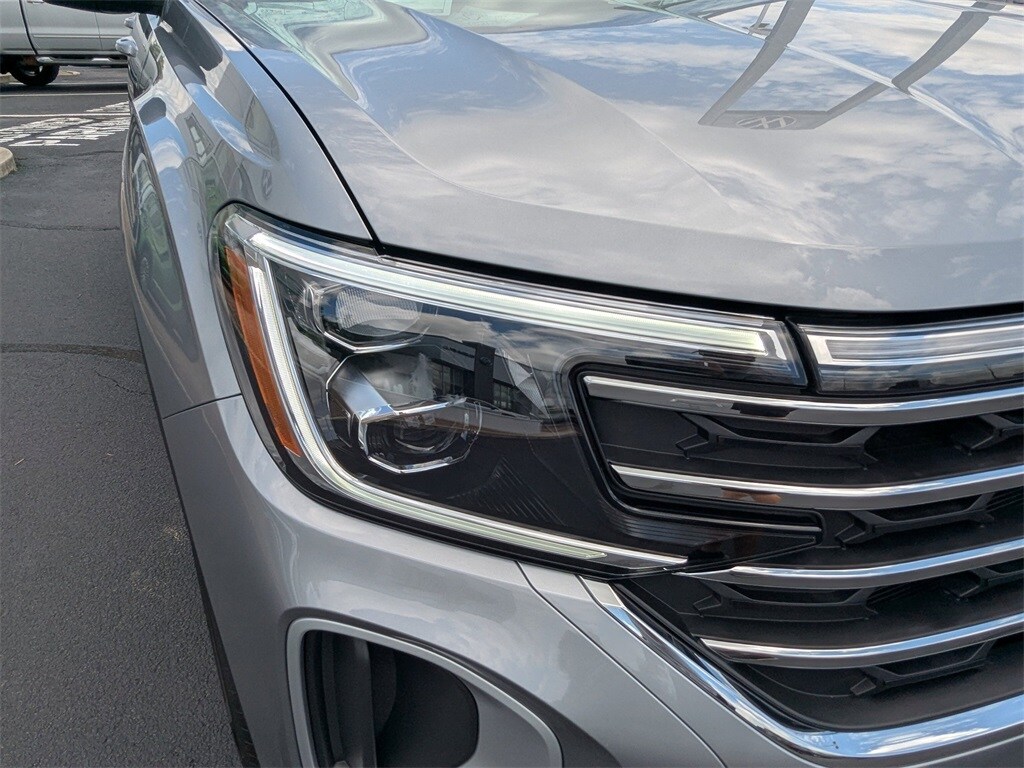 Vehicle image 10 of 36