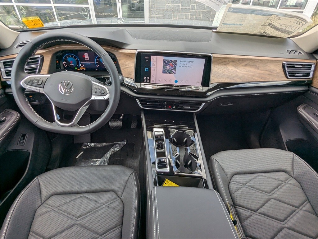 Vehicle image 17 of 36