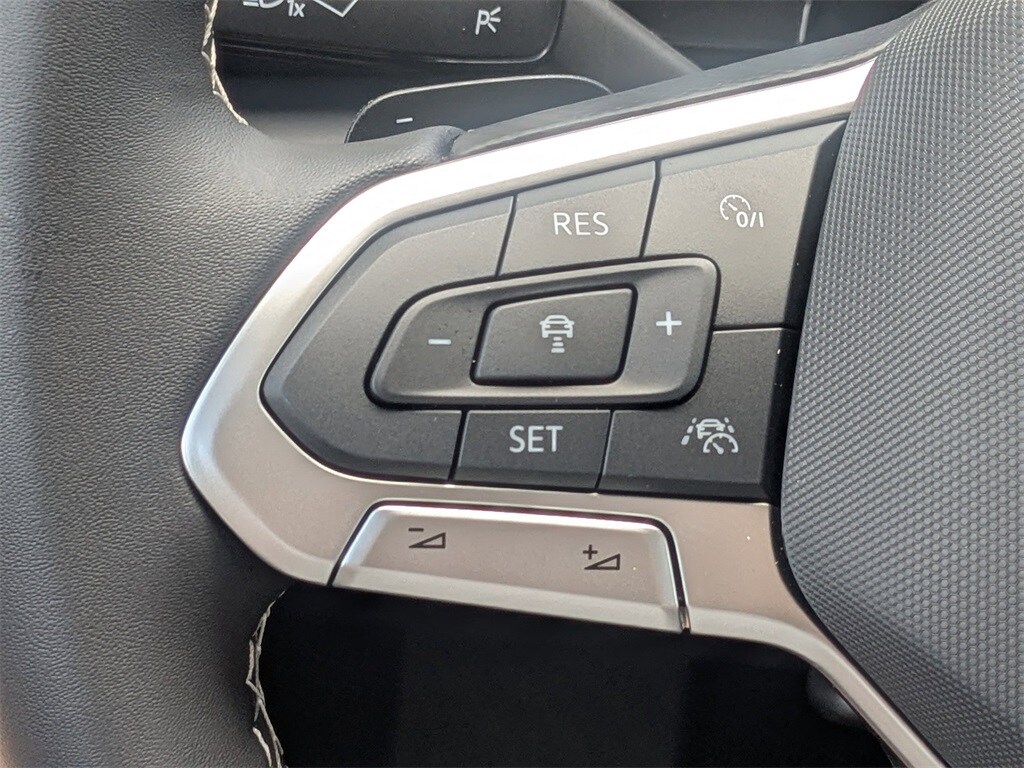 Vehicle image 30 of 36