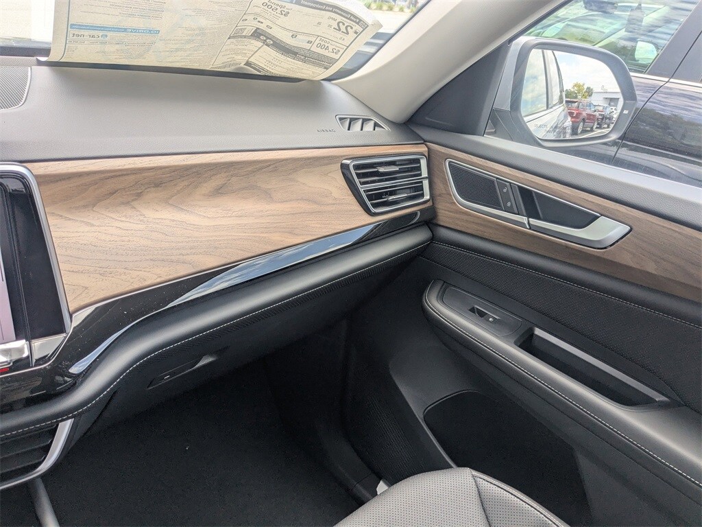 Vehicle image 19 of 36