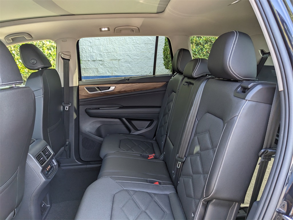 Vehicle image 9 of 26