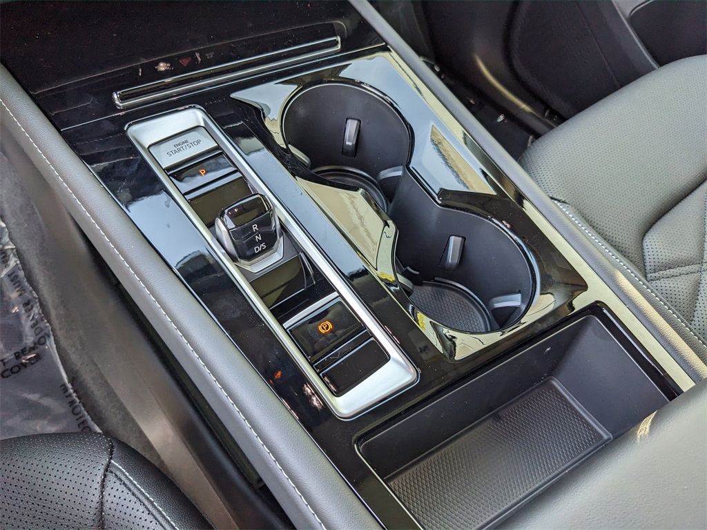 Vehicle image 17 of 26
