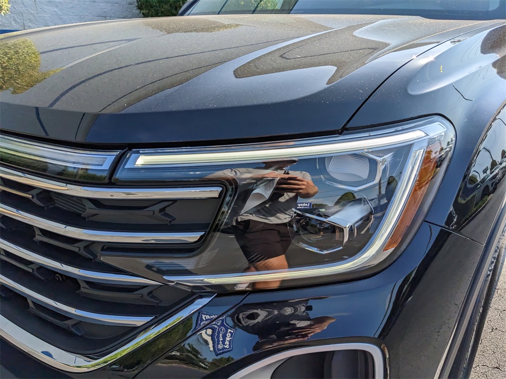 Vehicle image 23 of 26