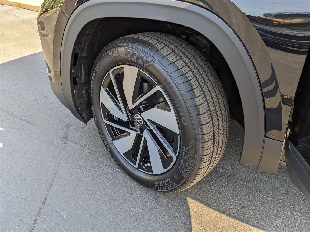 Vehicle image 7 of 26