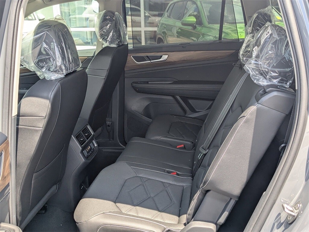 Vehicle image 15 of 35