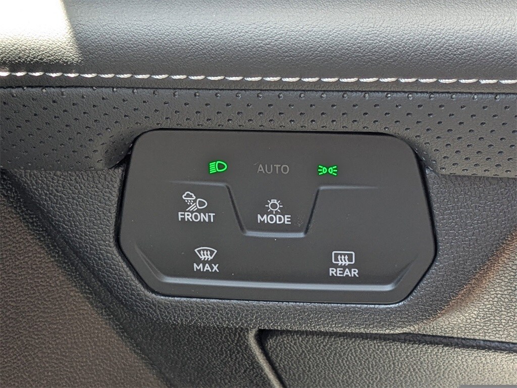 Vehicle image 27 of 35