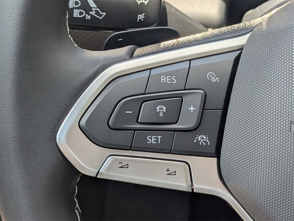 Vehicle image 28 of 35