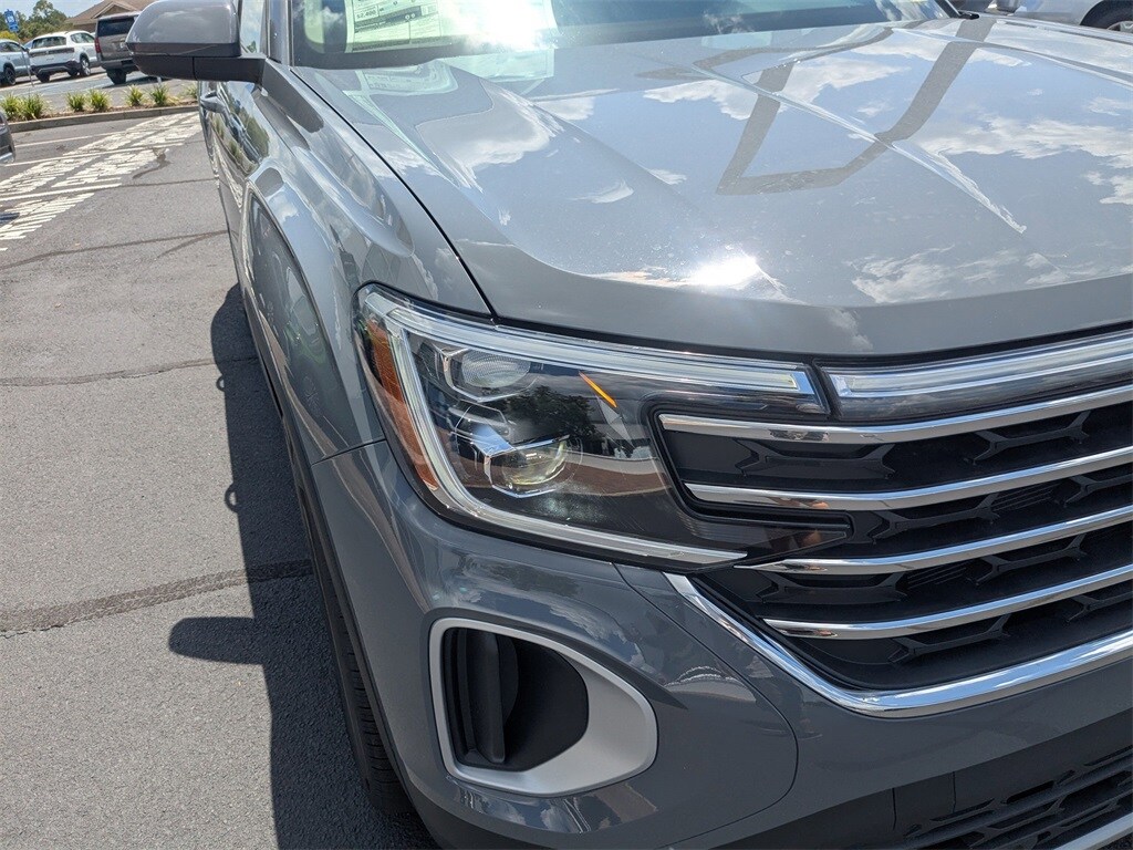 Vehicle image 11 of 35